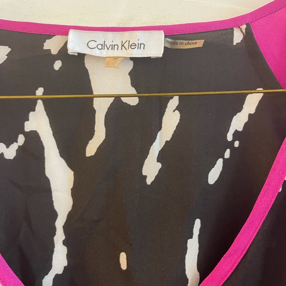 Calvin Klein poly top - Picture 3 of 3